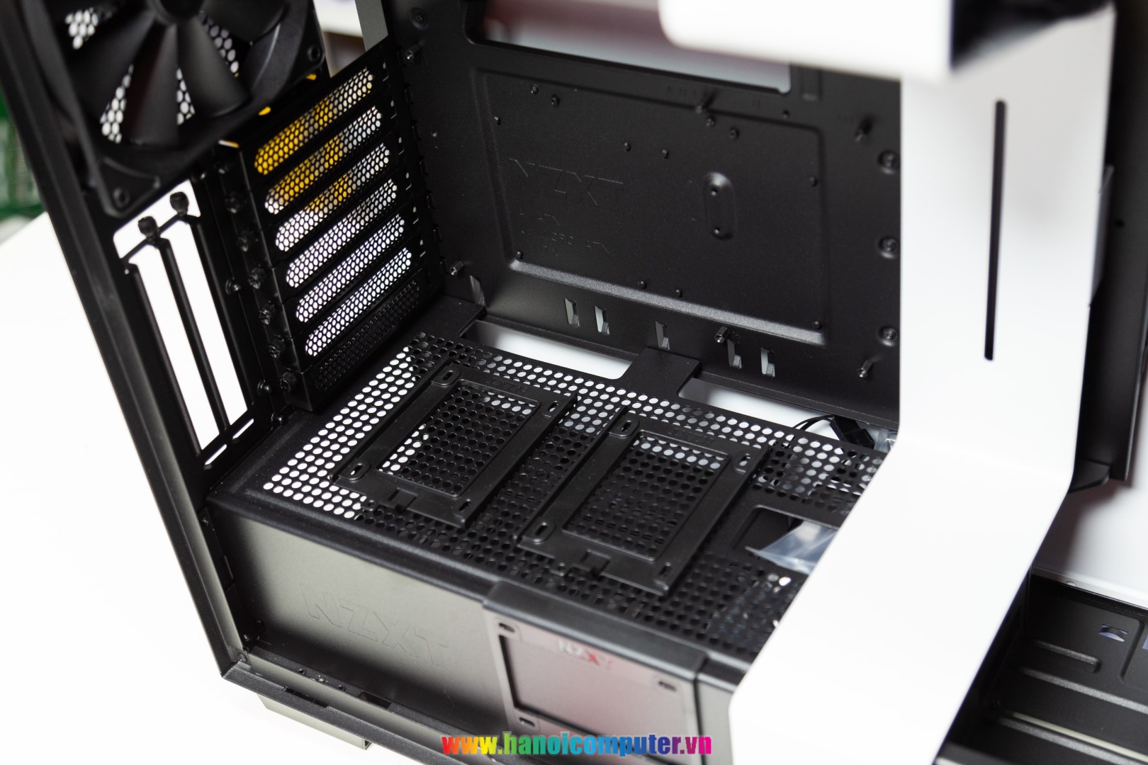 NZXT H710i (4)