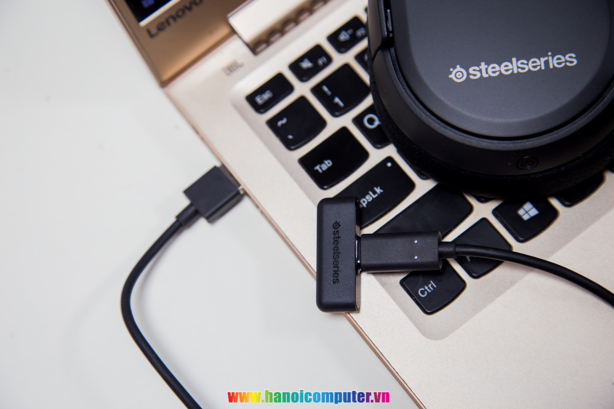 Steelseries Arctis 1 Wireless 10