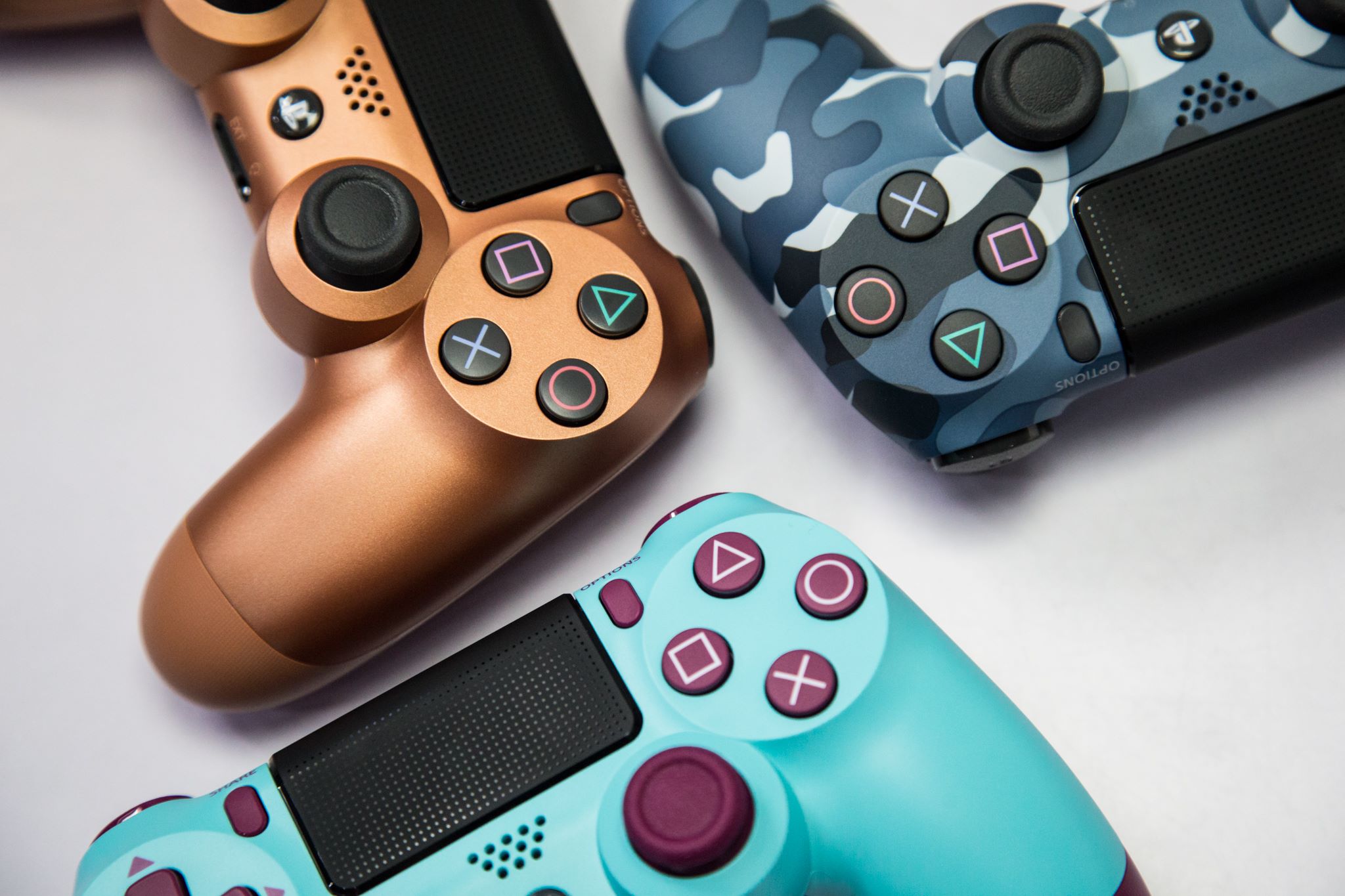 Giới thiệu tay cầm chơi game Dualshock 4