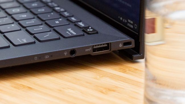 Nút nguồn ở vị trí phím delete 2