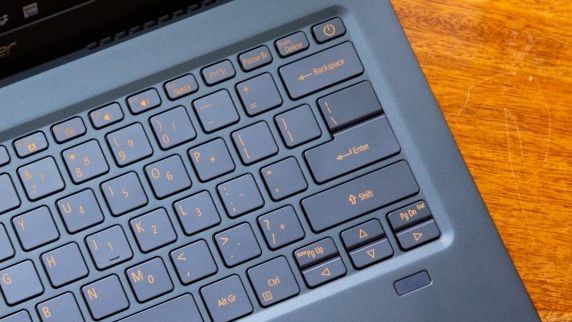 Nút nguồn ở vị trí phím delete