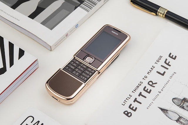 10 chiếc điện thoại 8