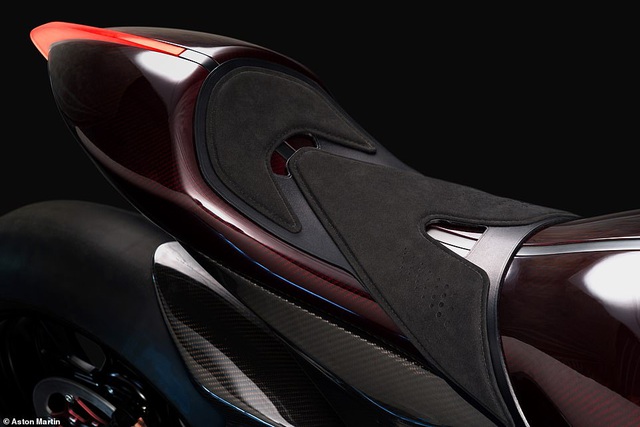 Aston Martin 9