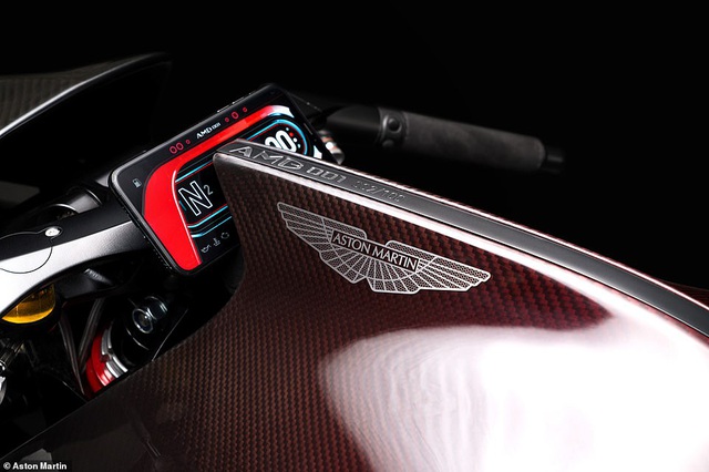 Aston Martin 6