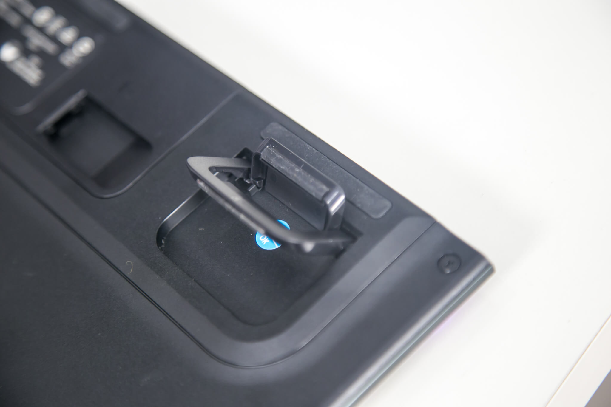 Chân chống của Logitech G913 TKL
