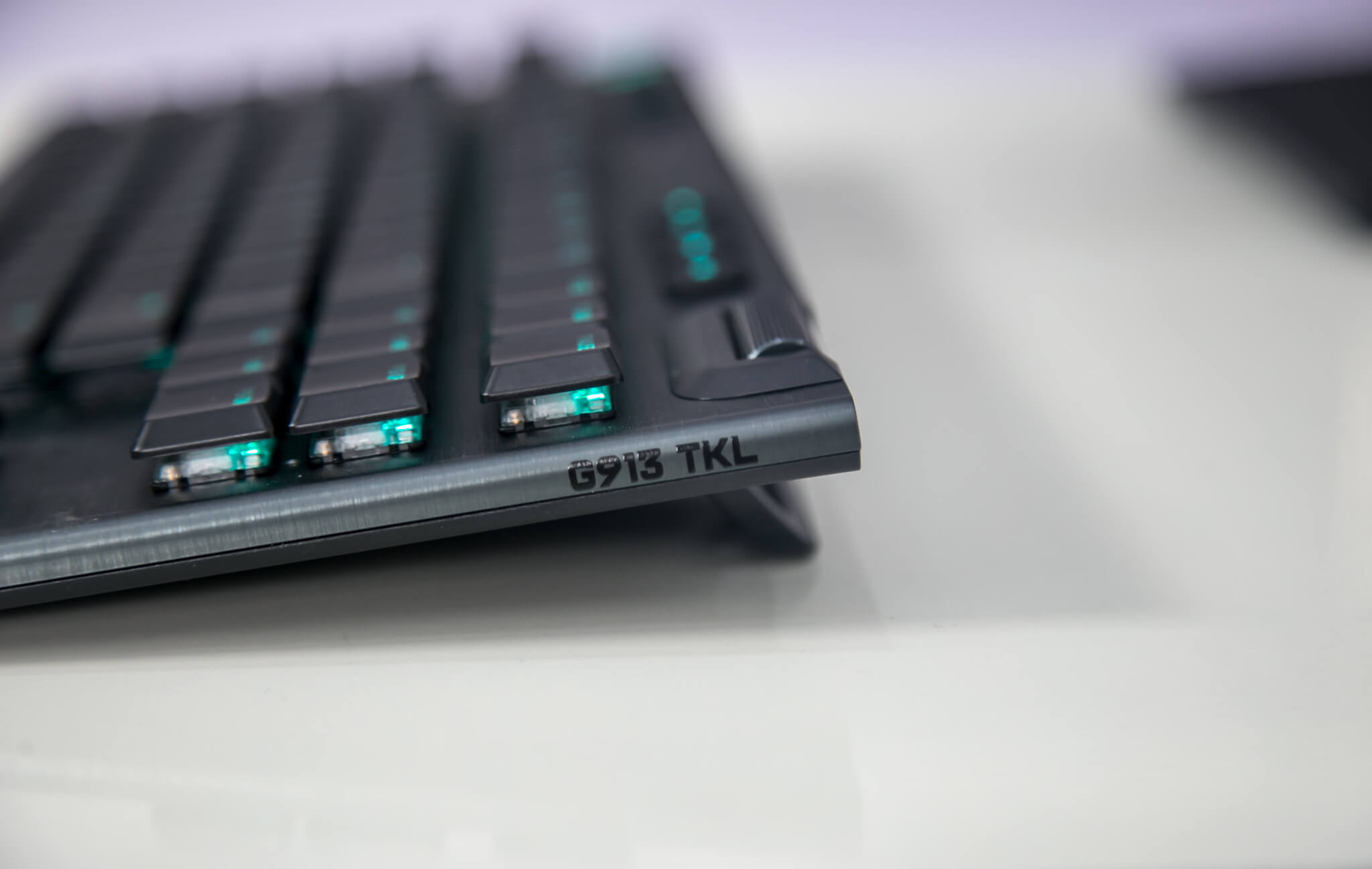 Độ mỏng của Logitech G913 TKL