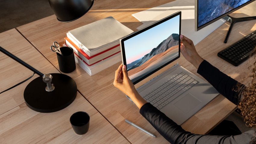 The Microsoft Surface Book 3, với USB-C.