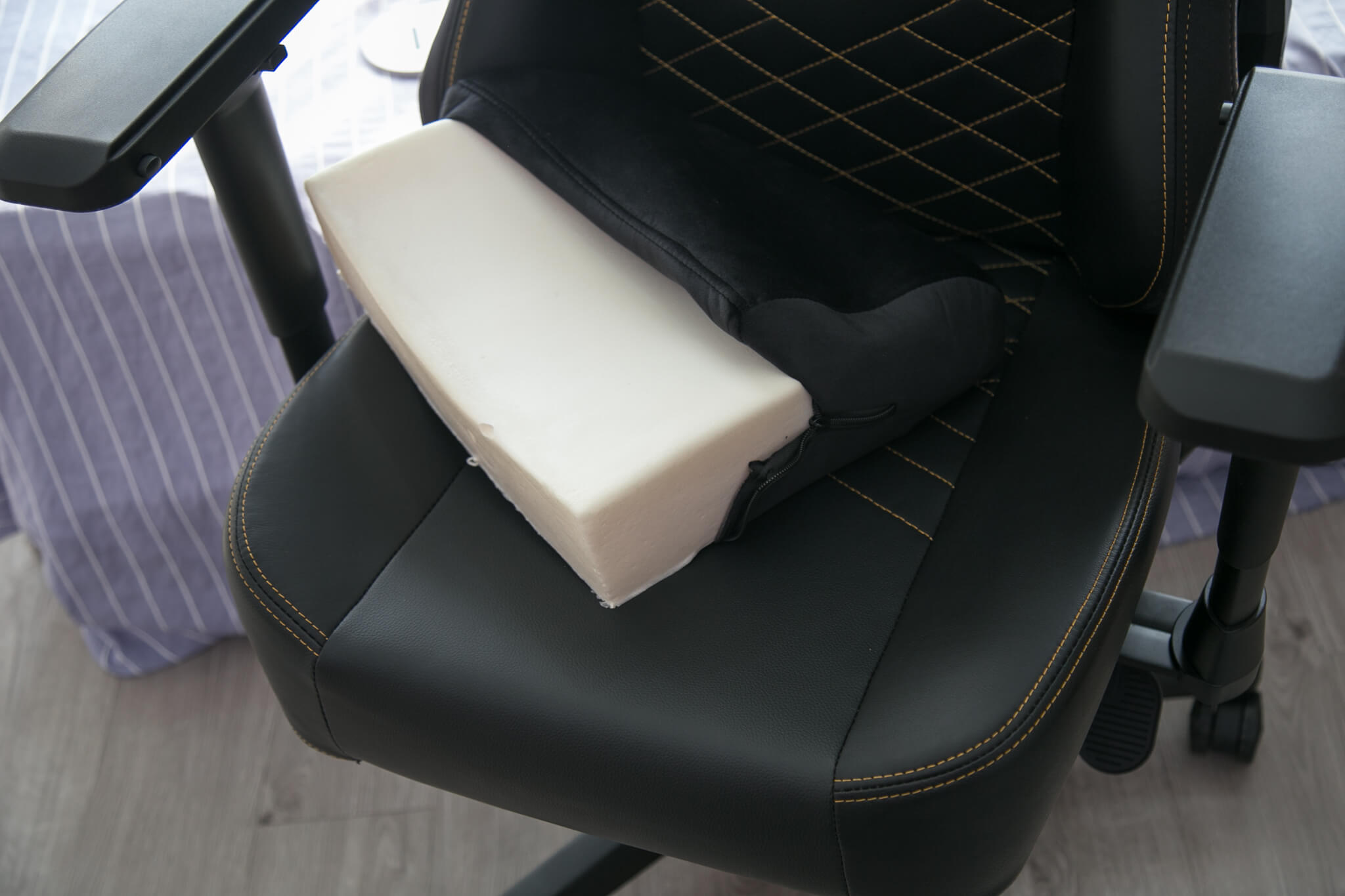 Gối Memory Foam của E-Dra LUX Champion EGC2022