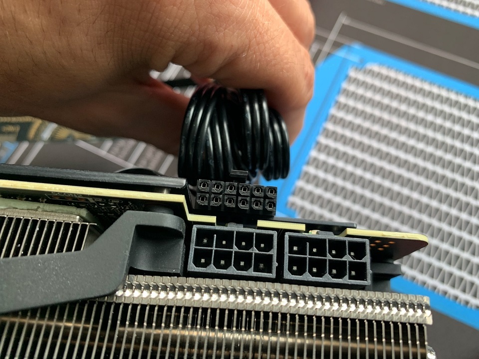 Thêm hình ảnh chân cấp nguồn 12-pin mới của Nvidia đến từ Seasonic
