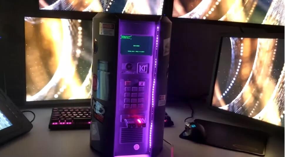 Hacker Terminal - máy tính thiết kế theo phong cách Cyberpunk