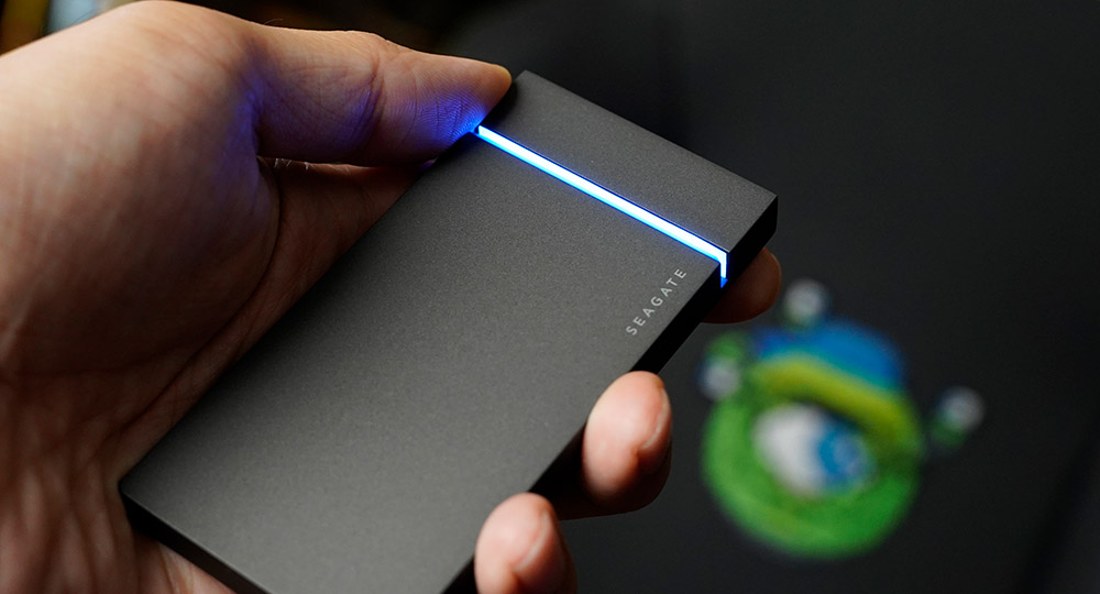 ổ SSD gắn ngoài như Seagate FireCuda Gaming hoặc SSD WD_Black P50 Game Drive có thể chạy game
