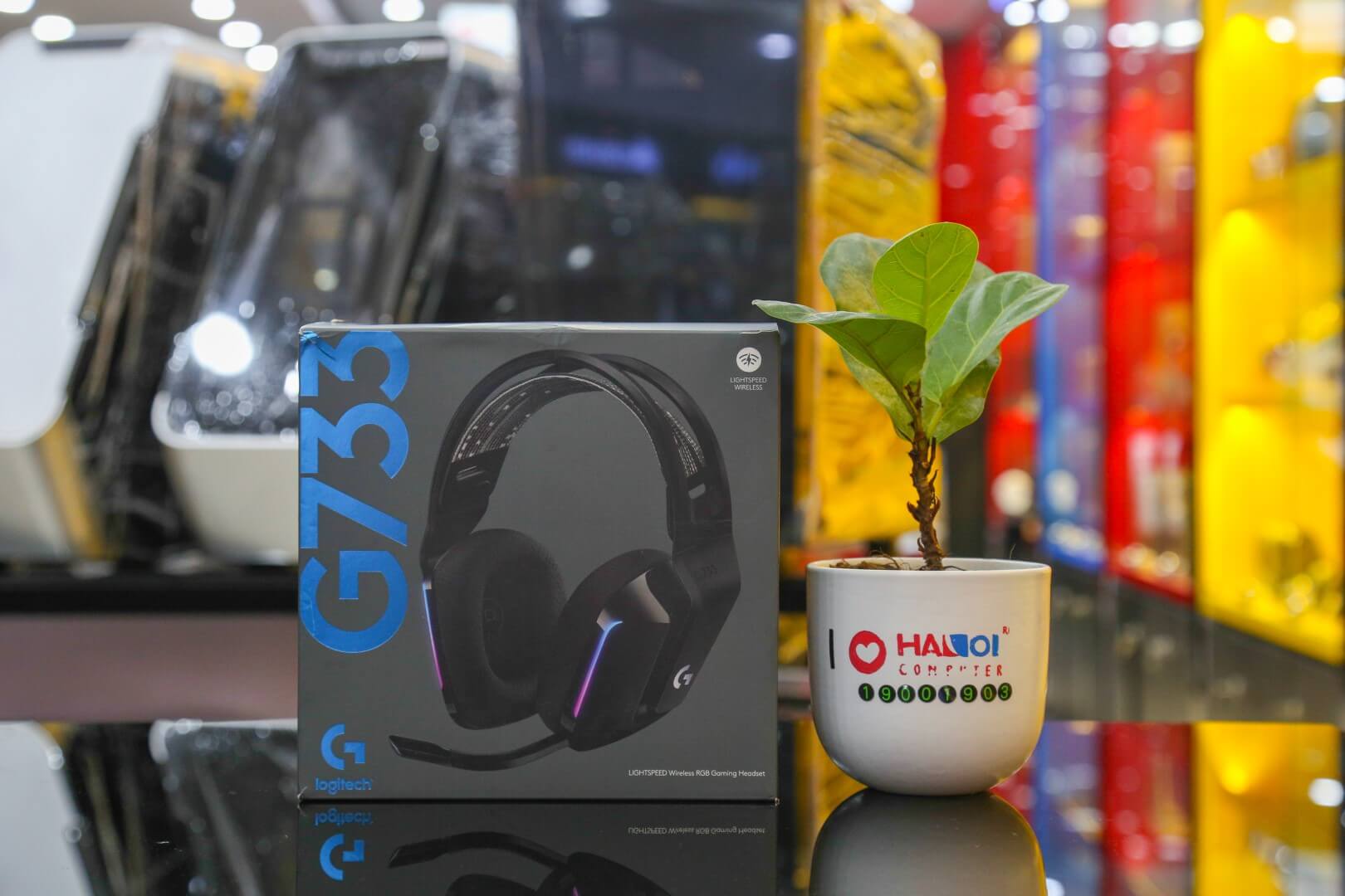 Hộp sản phẩm của tai nghe Logitech G733