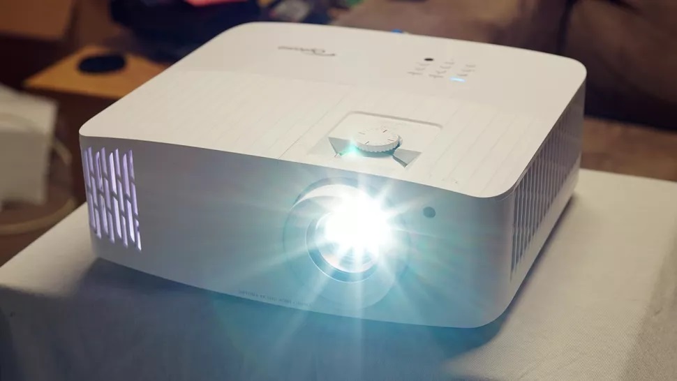Máy chiếu có thể dễ dàng chiếu lên màn 100-300 inch