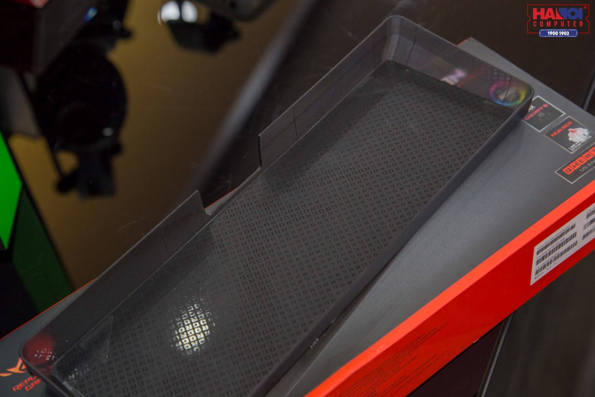 Nắp lưng của bàn phím Asus ROG Falchion