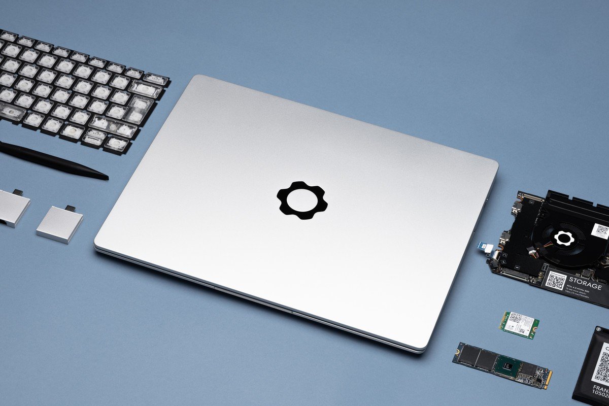 Bạn có thể nâng cấp hoặc tùy biến số cổng cắm trên laptop, dung lượng ổ cứng, RAM, Wi-Fi, mainboard, pin, màn hình, bàn phím và viền màn hình