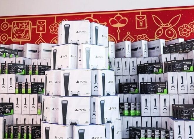 miHoYo thưởng Tết nhân viên bằng PS5 và RTX 3070