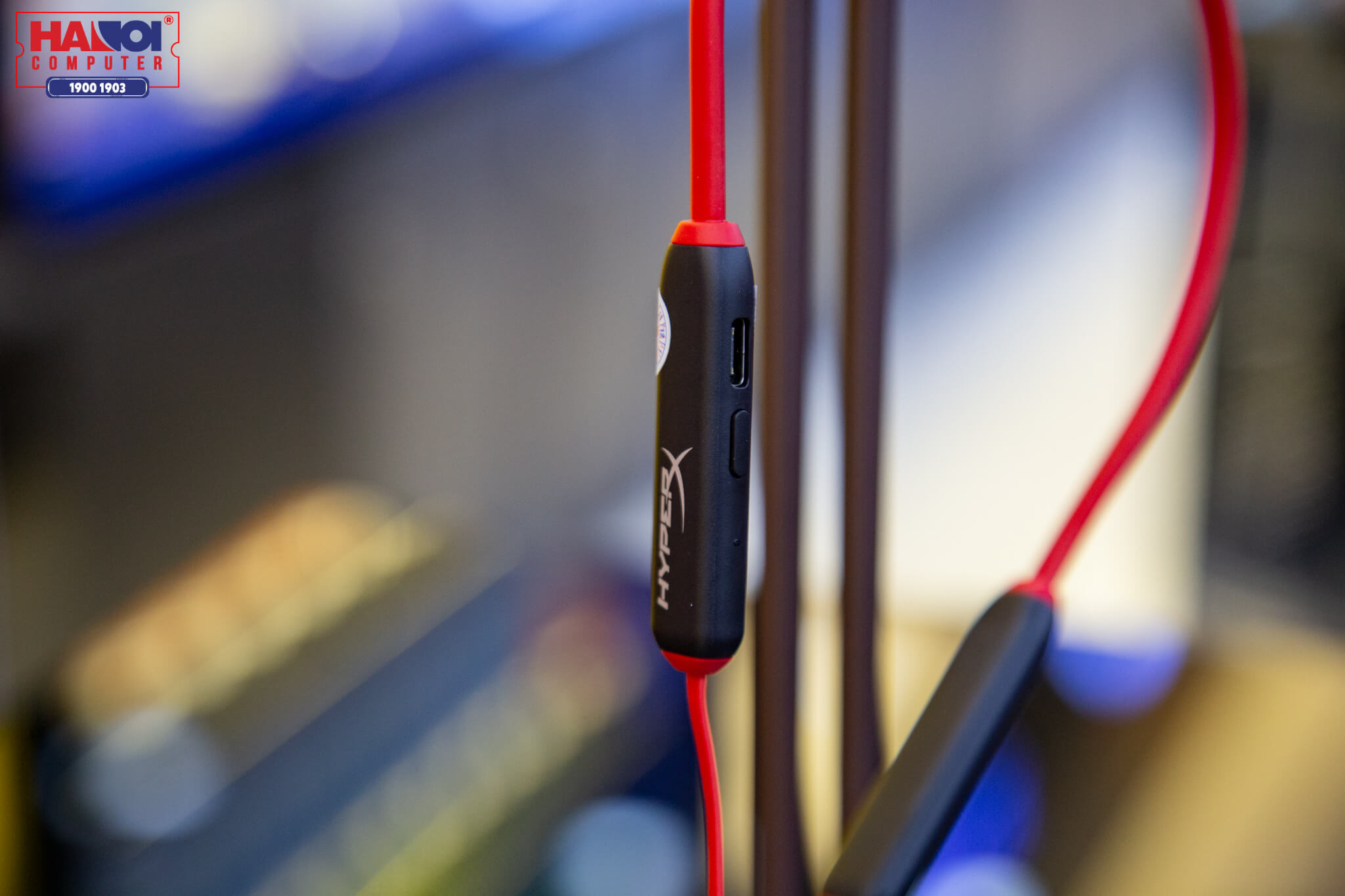 Cổng sạc của Tai nghe Kingston HyperX Buds Wireless