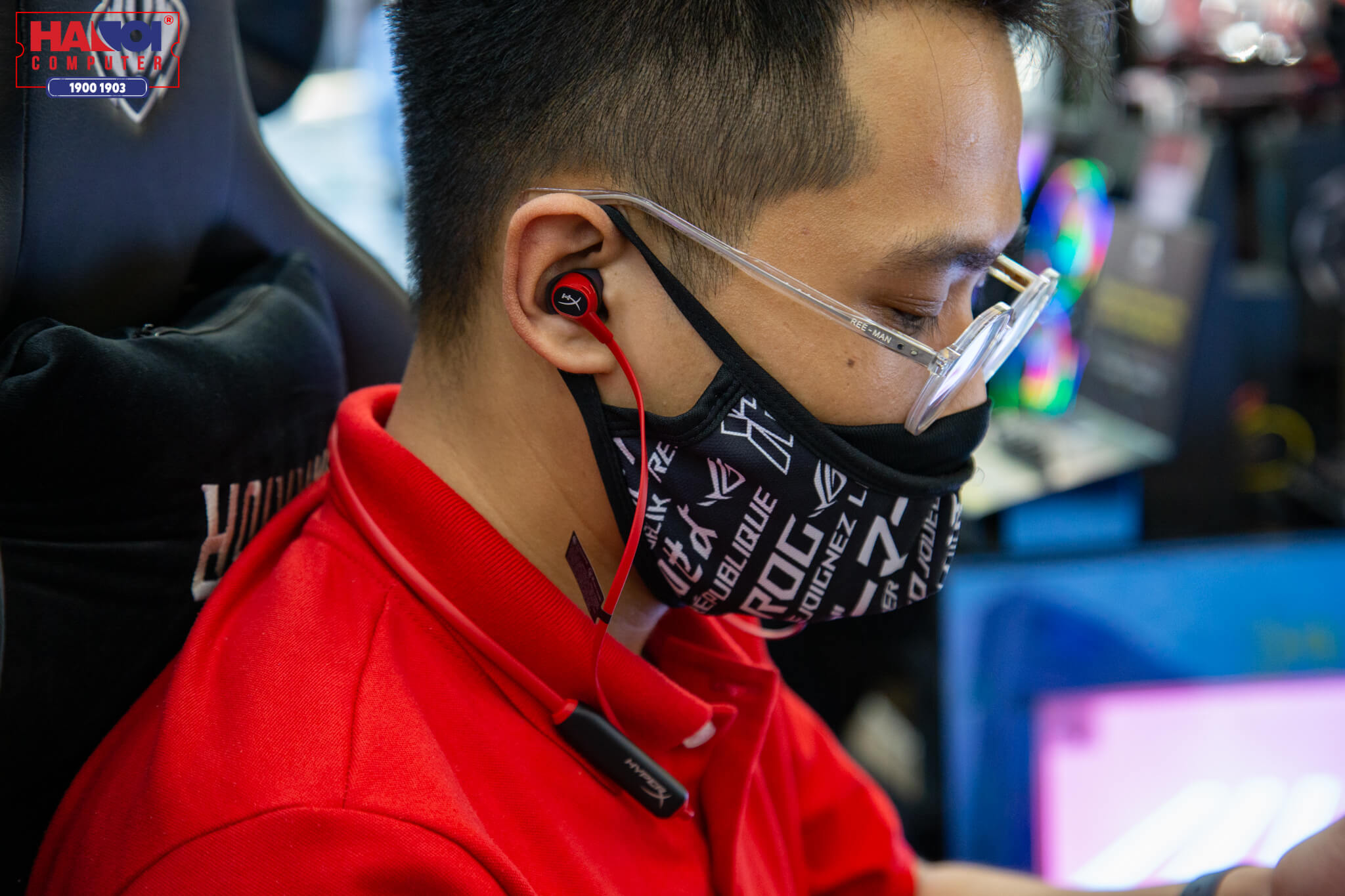 Form đeo của Tai nghe Kingston HyperX Buds Wireless
