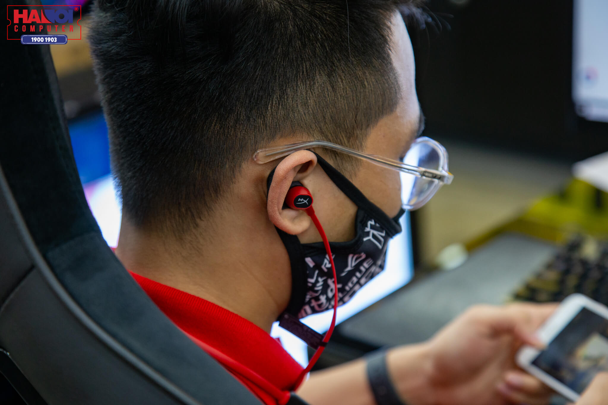 Chơi game với Tai nghe Kingston HyperX Buds Wireless