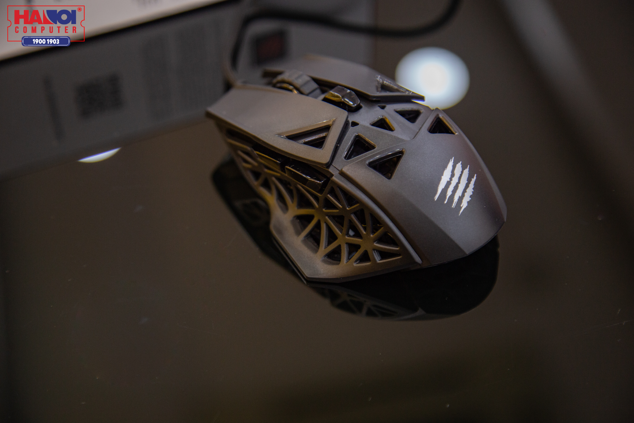 Lớp vỏ của Mad Catz M.O.J.O M1