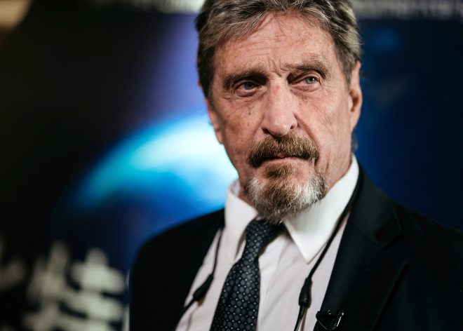 John McAfee nghiêm túc