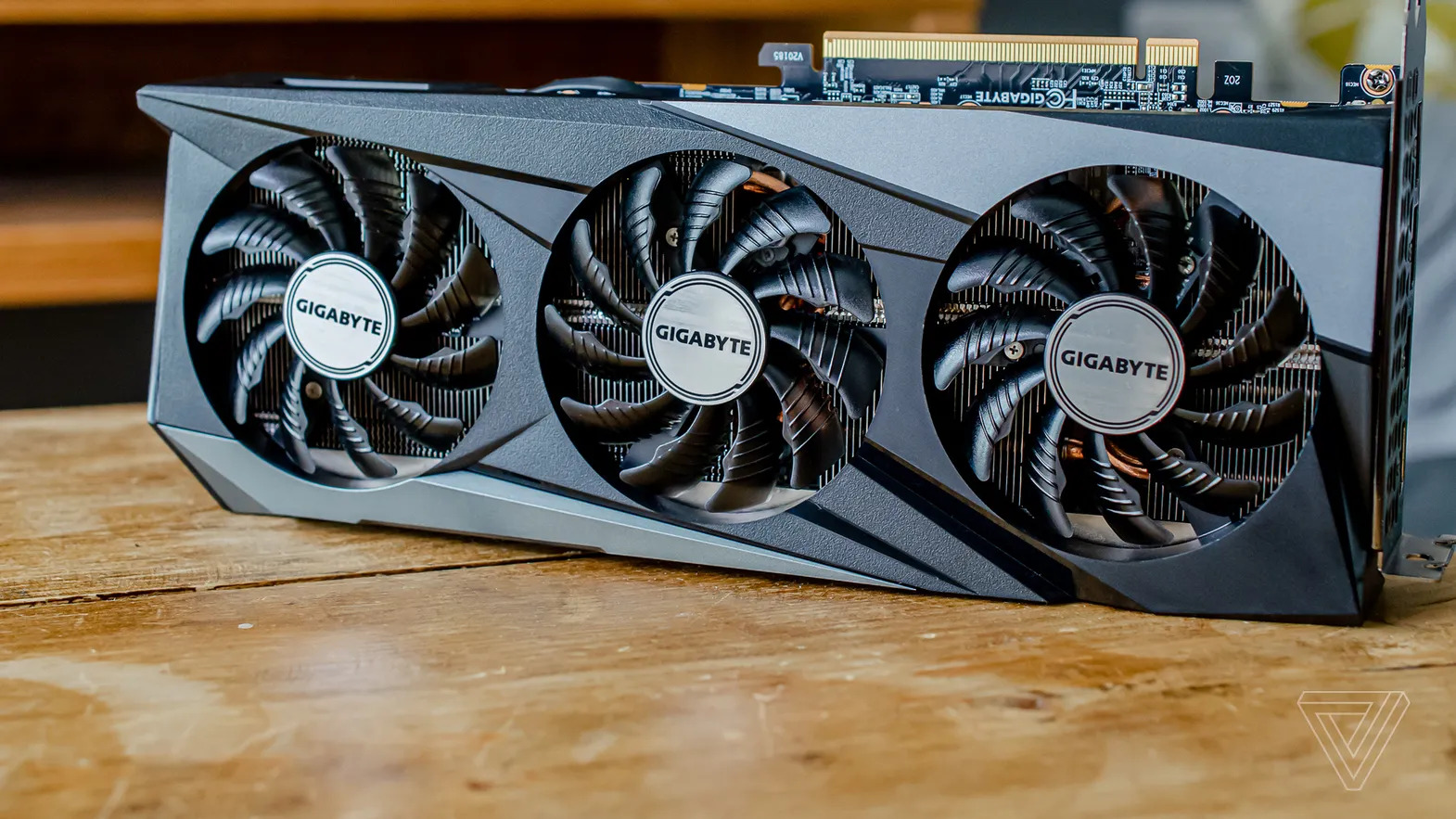 card-do-hoa-radeon-rx-6600-xt-hoan-hao-cho-full-hd-gaming