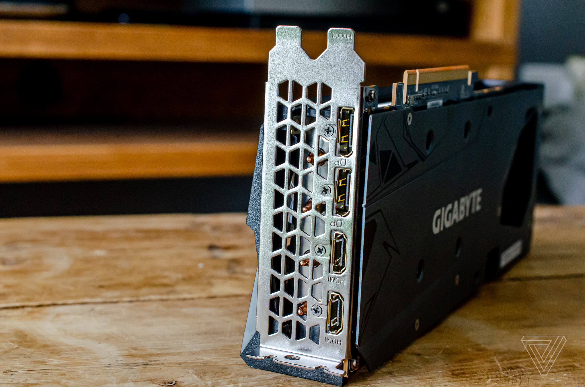 GIGABYTE Radeon RX 6600 XT Gaming OC, ảnh: theverge