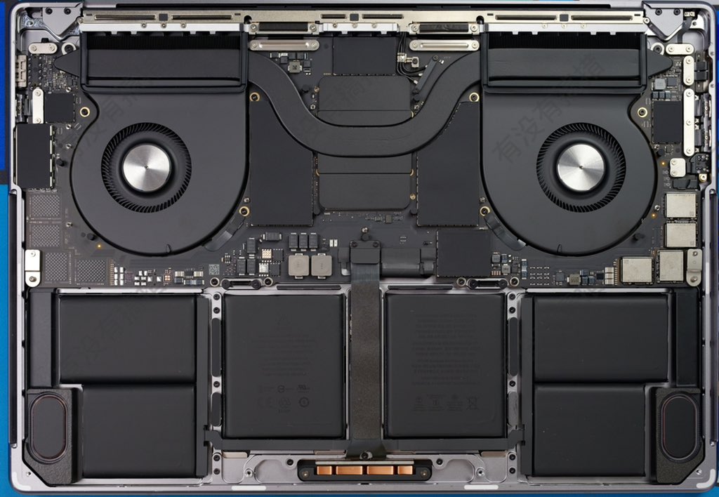 M1-Max-MacBook-Pro-disassembly-2