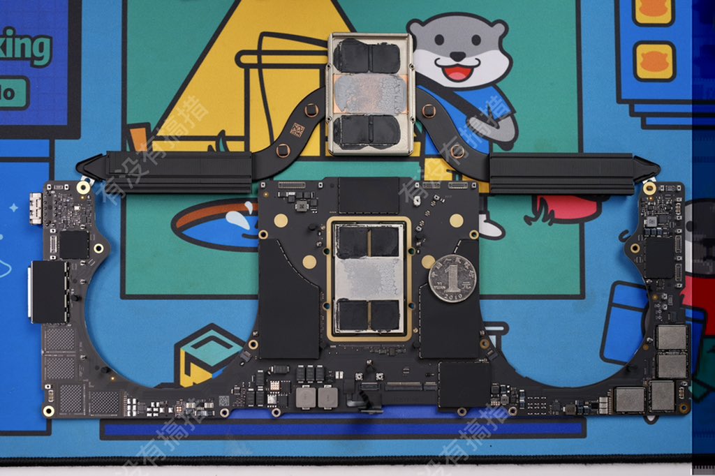 M1-Max-MacBook-Pro-disassembly-3