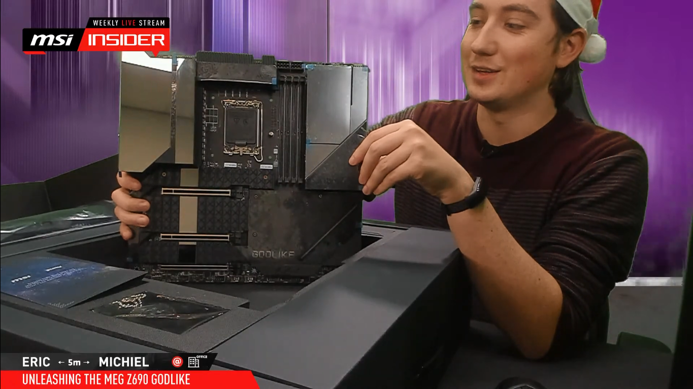 Mở hộp bo mạch chủ FLAGSHIP MEG Z690 GODLIKE, ảnh: MSI