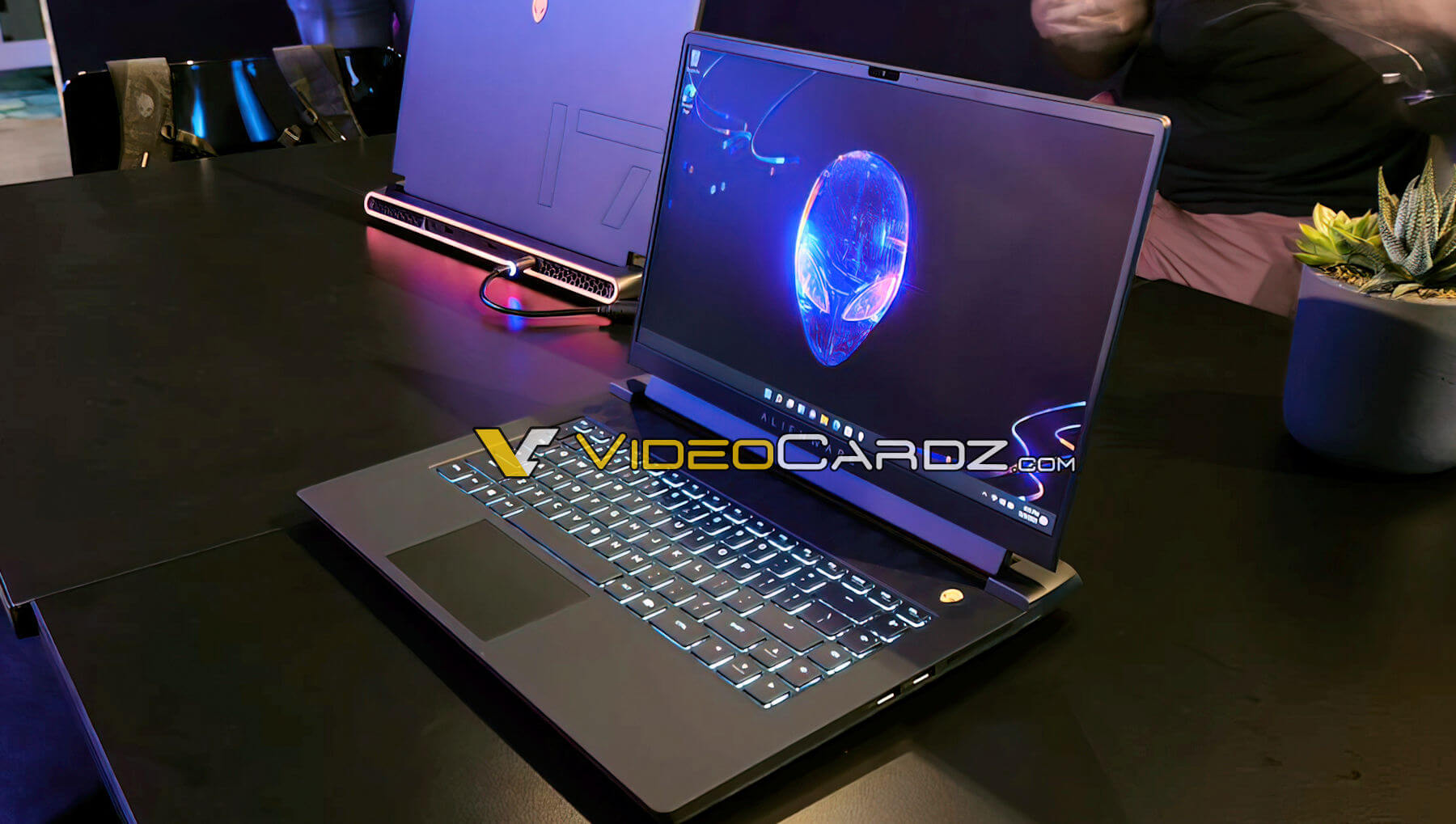Laptop Gaming Alienware m17 R5 trang bị Ryzen 9 6900HX và Radeon RX 6850M XT, ảnh: videocardz