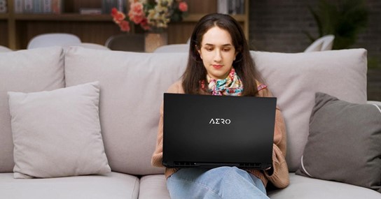 AERO 5 khoác lên mình màu đen bóng đêm với đồ họa được hỗ trợ đầy đủ. Phiên bản giới hạn ở một số nước nhất định