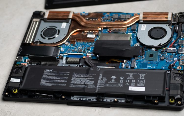 Dễ dàng nâng cấp với 1 khe ram và 1 khe SSD trống