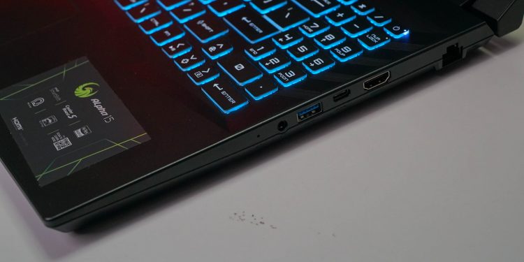 Cổng kết nối của MSI Alpha 15